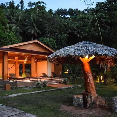 Bitung Two Fish Resort Lembeh מראה חיצוני תמונה