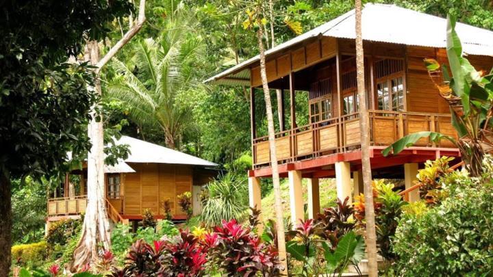 Bitung Two Fish Resort Lembeh מראה חיצוני תמונה