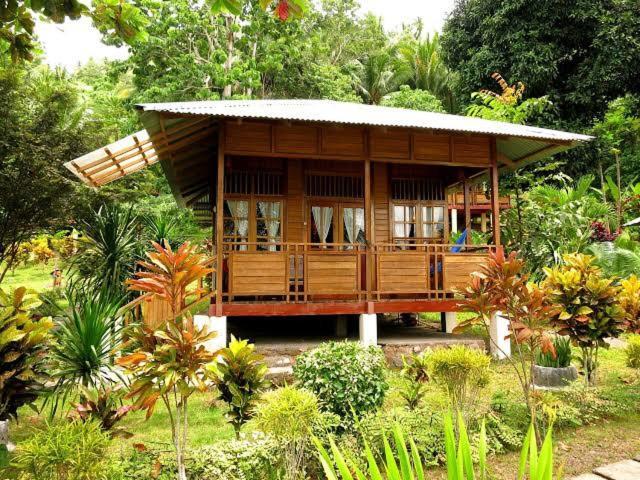 Bitung Two Fish Resort Lembeh מראה חיצוני תמונה