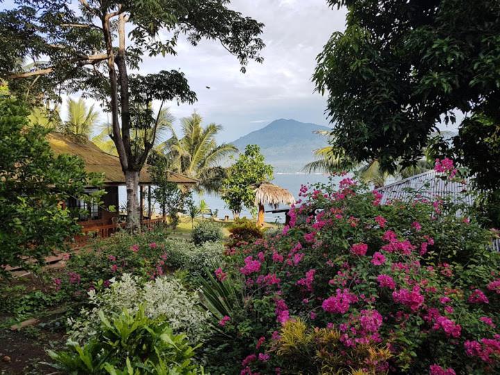 Bitung Two Fish Resort Lembeh מראה חיצוני תמונה