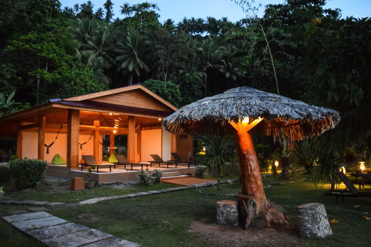 Bitung Two Fish Resort Lembeh מראה חיצוני תמונה