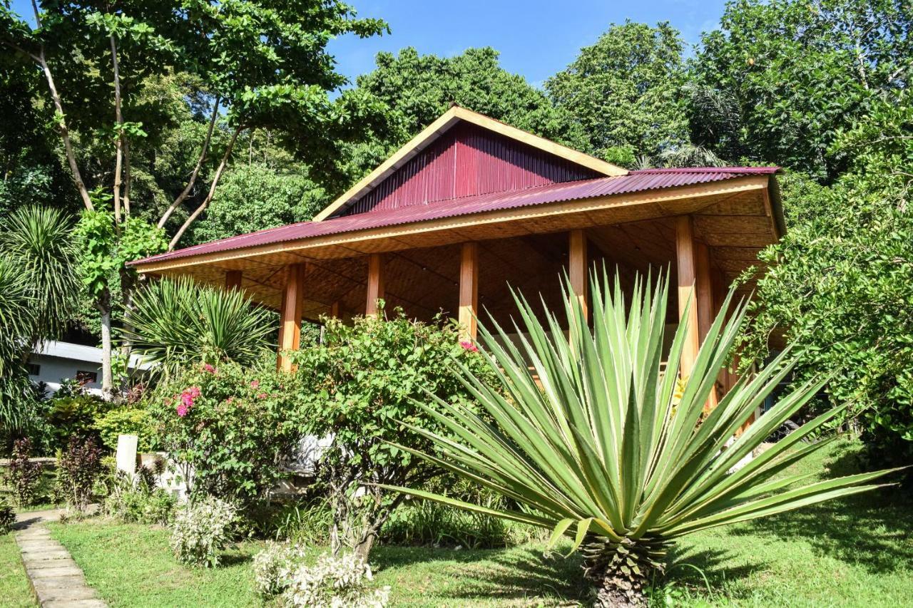 Bitung Two Fish Resort Lembeh מראה חיצוני תמונה